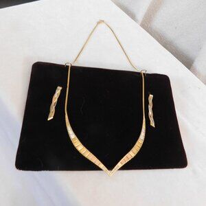 For Sale Ladies 14K Gold Choker & Pierced Earring Set
